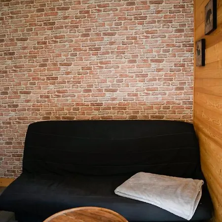 Coniferes Furnished Flat 아파트 *