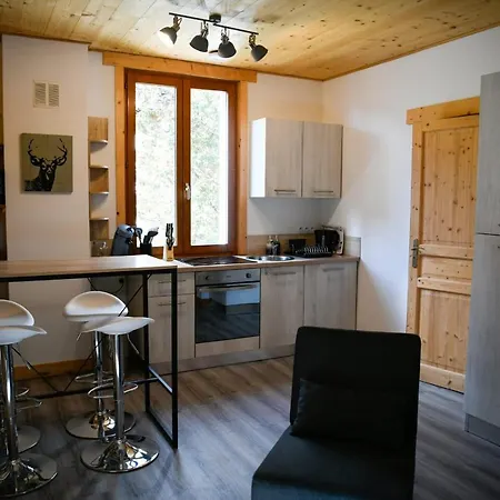 Coniferes Furnished Flat 아파트