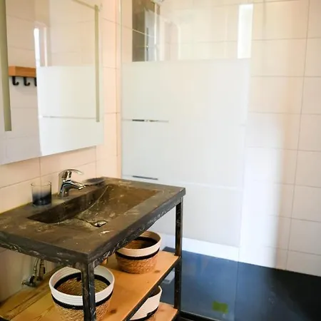 Coniferes Furnished Flat 아파트 *